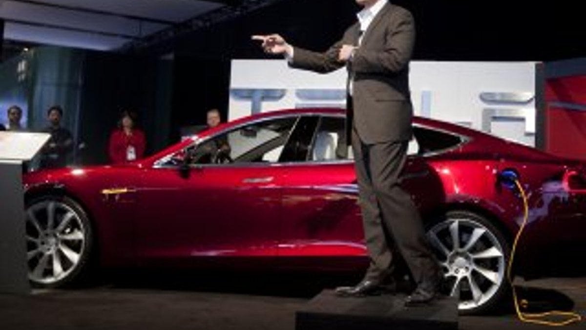 Tesla 702 milyon dolar zarar ettiğini açıkladı