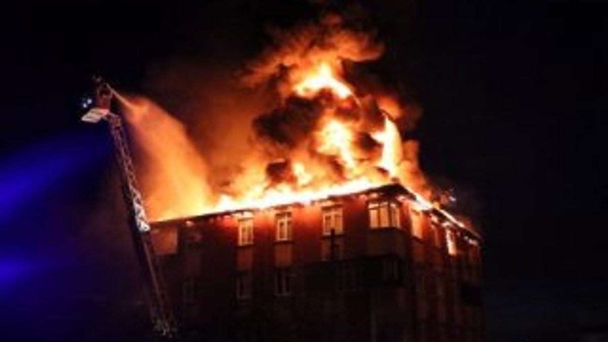 Sultanbeyli'de 4 katlı binada yangın