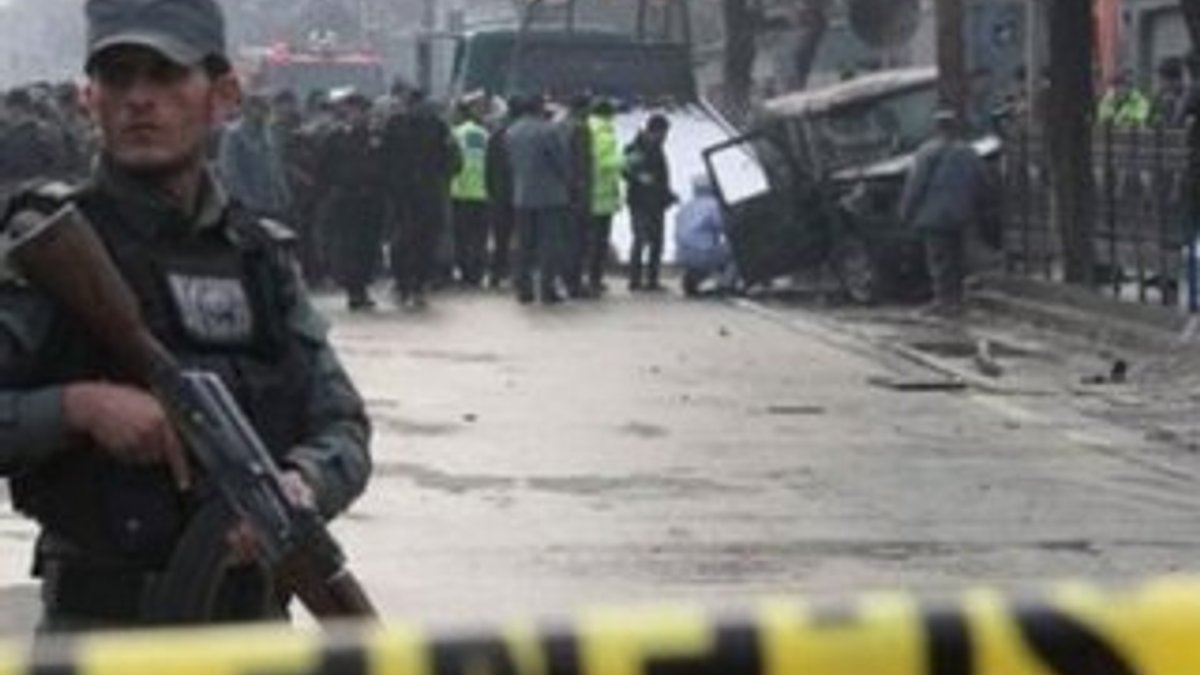Afganistan'da polis karakoluna saldırı: 8 ölü