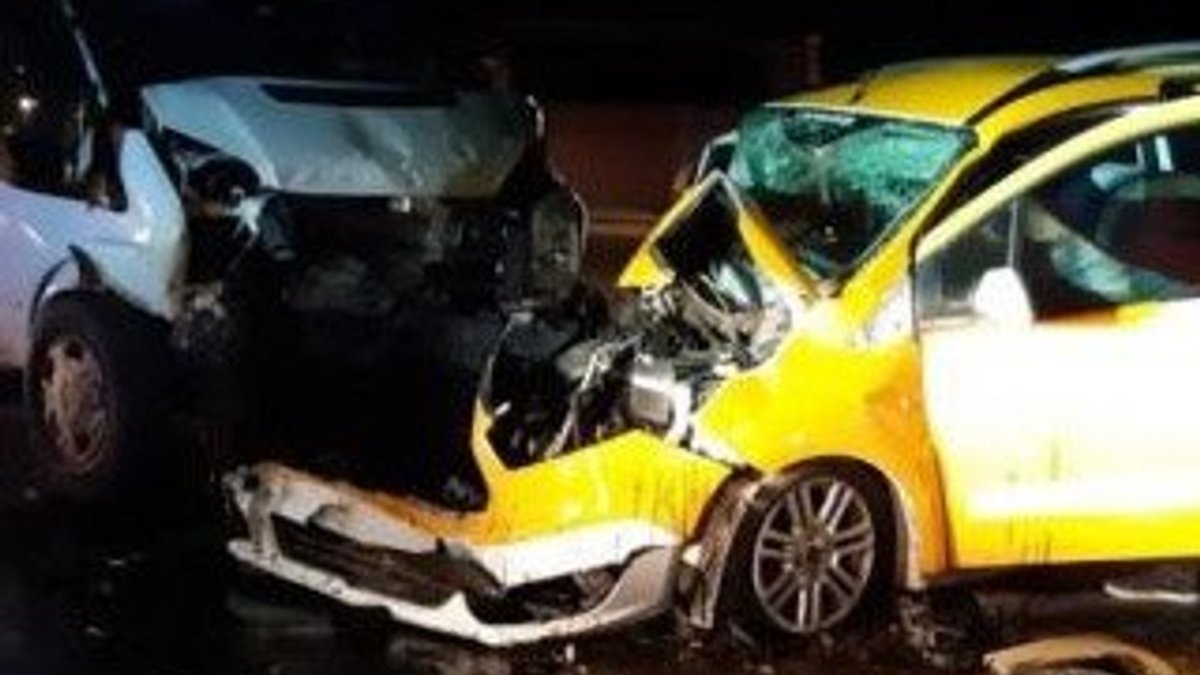 Siirt’te iki araç kafa kafaya çarpıştı: 8 yaralı