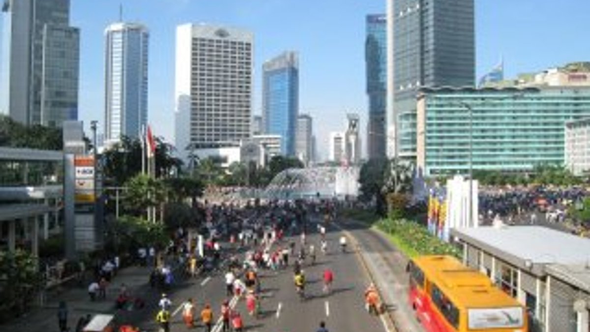 Endonezya başkentini taşıyor