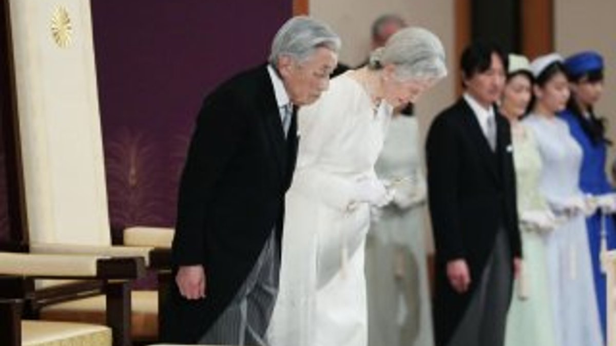İmparator Akihito görevden çekildi