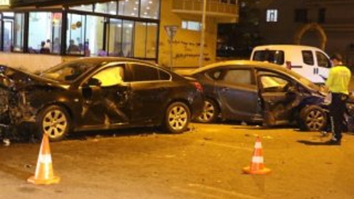 Diyarbakır'da iki otomobil çarpıştı: 10 yaralı