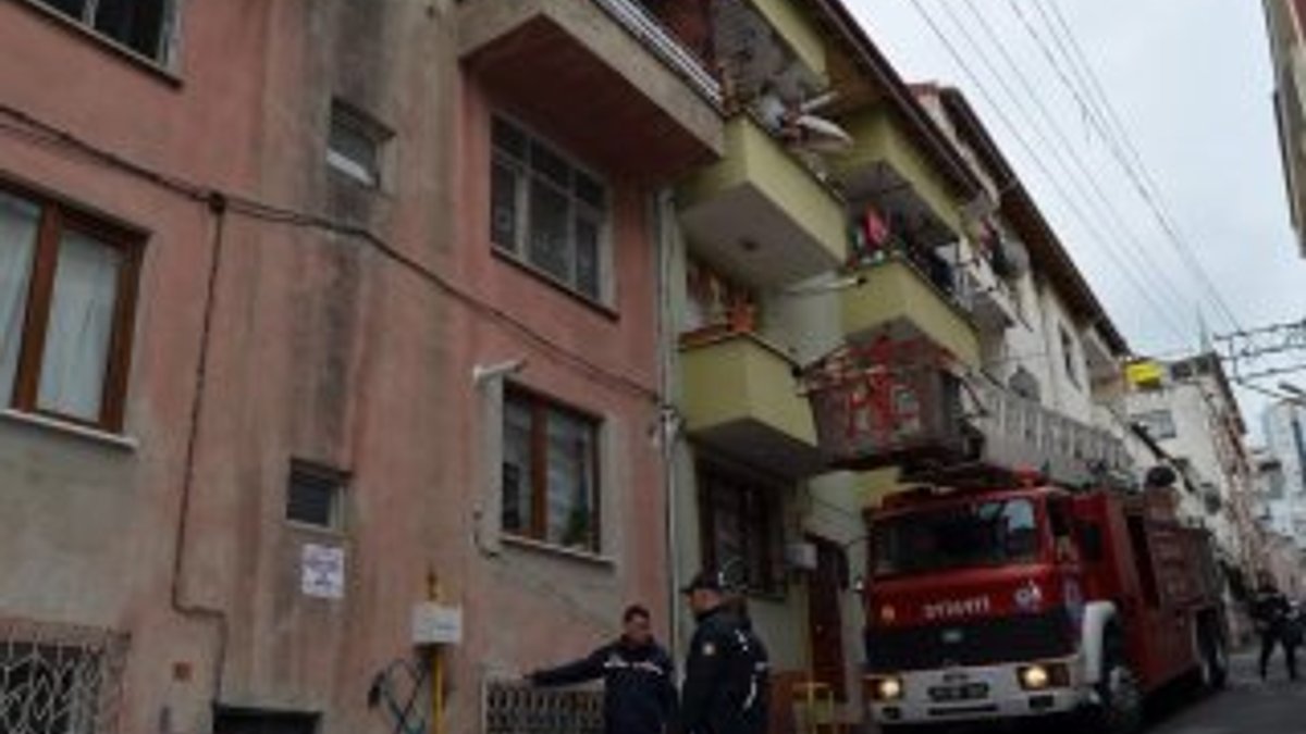Trabzon'da kedi binanın üçüncü katında mahsur kaldı
