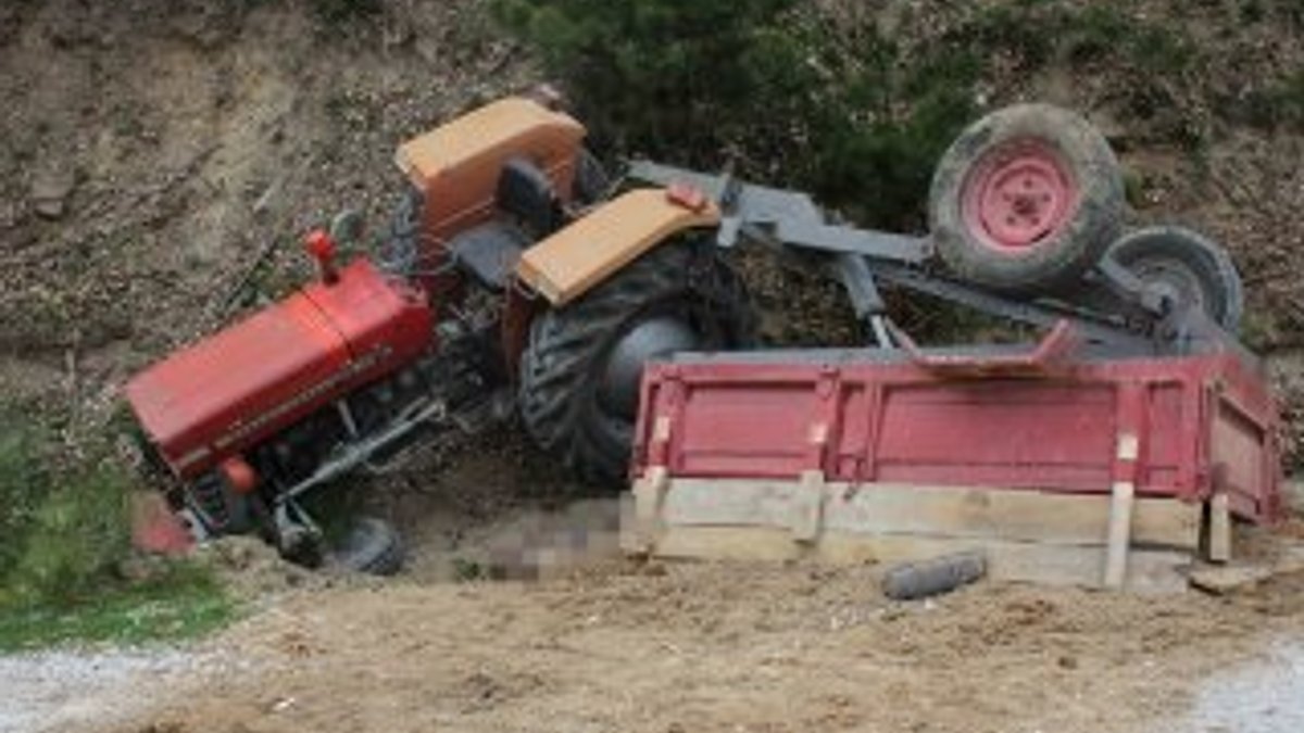 Kütahya’da devrilen traktörün altında kalan 2 kişi öldü
