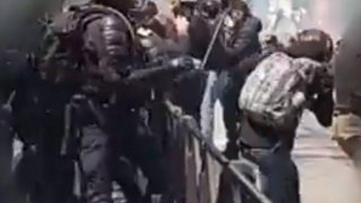 Fransız polisi bu kez gazetecilere saldırdı