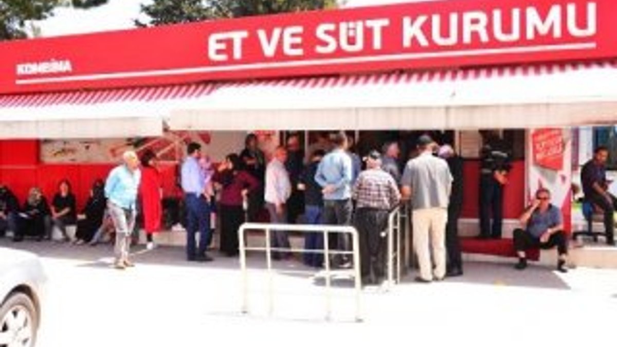 Adana'da Ramazan öncesi et kuyruğu