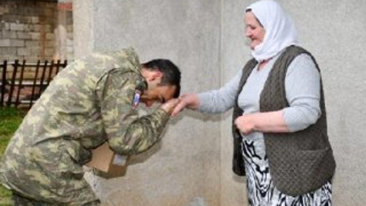 Türk askeri, Kosova'da ihtiyaç sahiplerinin yüzünü güldürdü