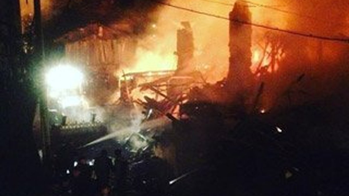 Kütahya'da 3 ev yandı