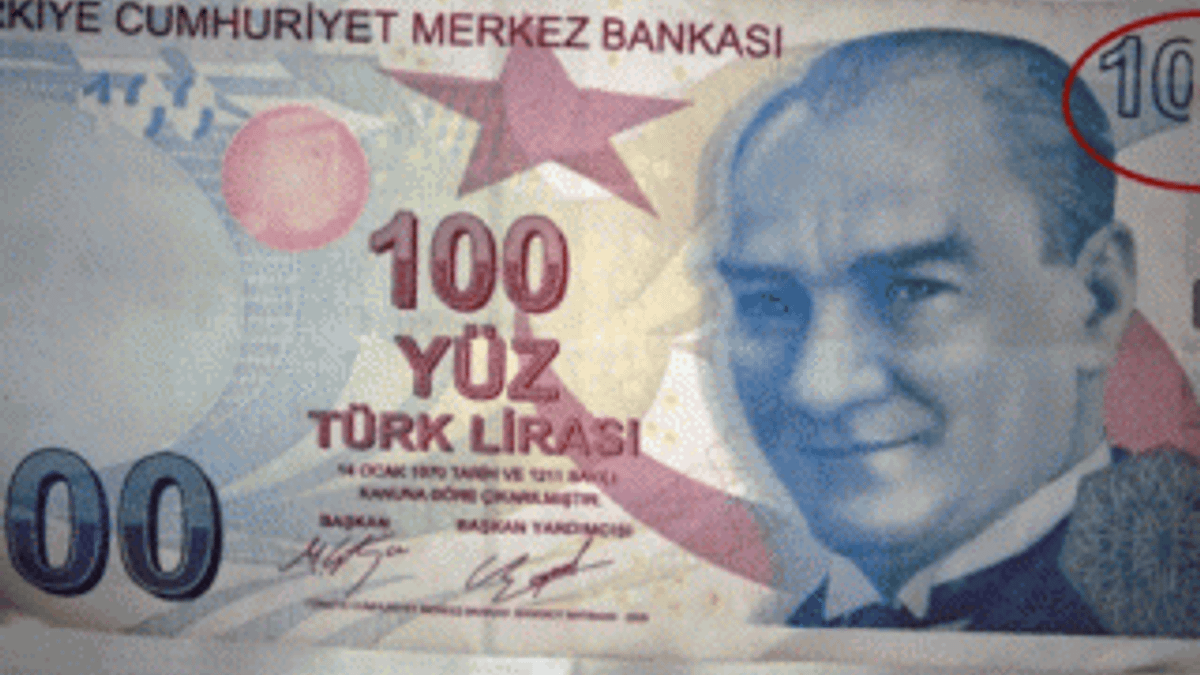 İstanbul'da üstünde 10 yazan 100 liralık banknot şaşırttı
