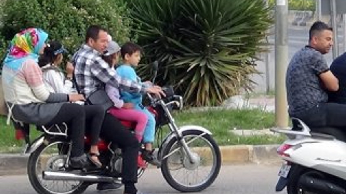 Kilis'te iki kişilik motosiklete beş kişi bindi