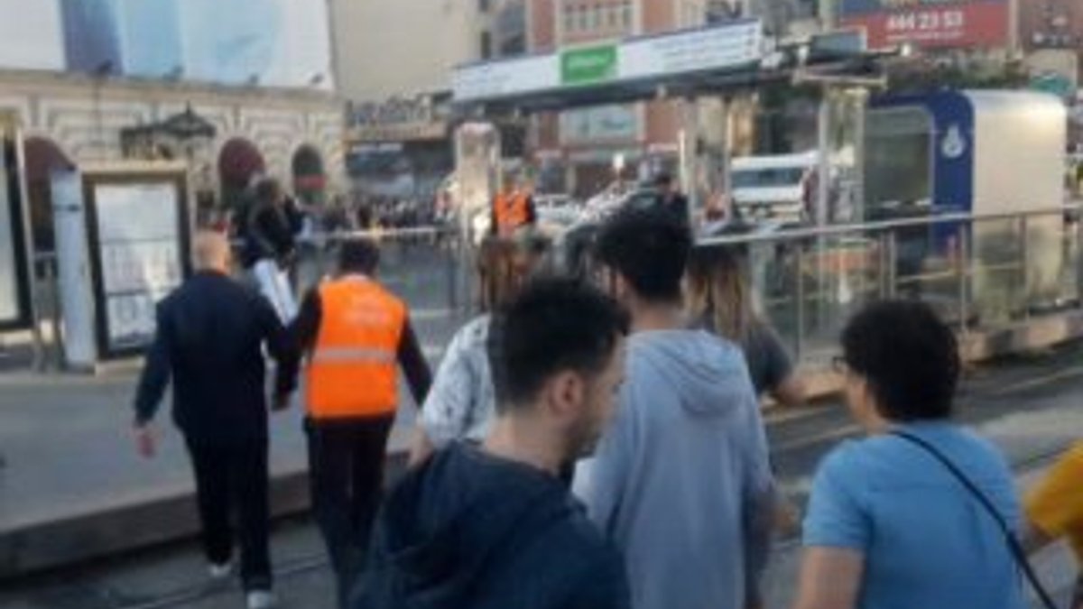 Karaköy’de İspanyol ve Fransız turistlerin tramvay kavgası