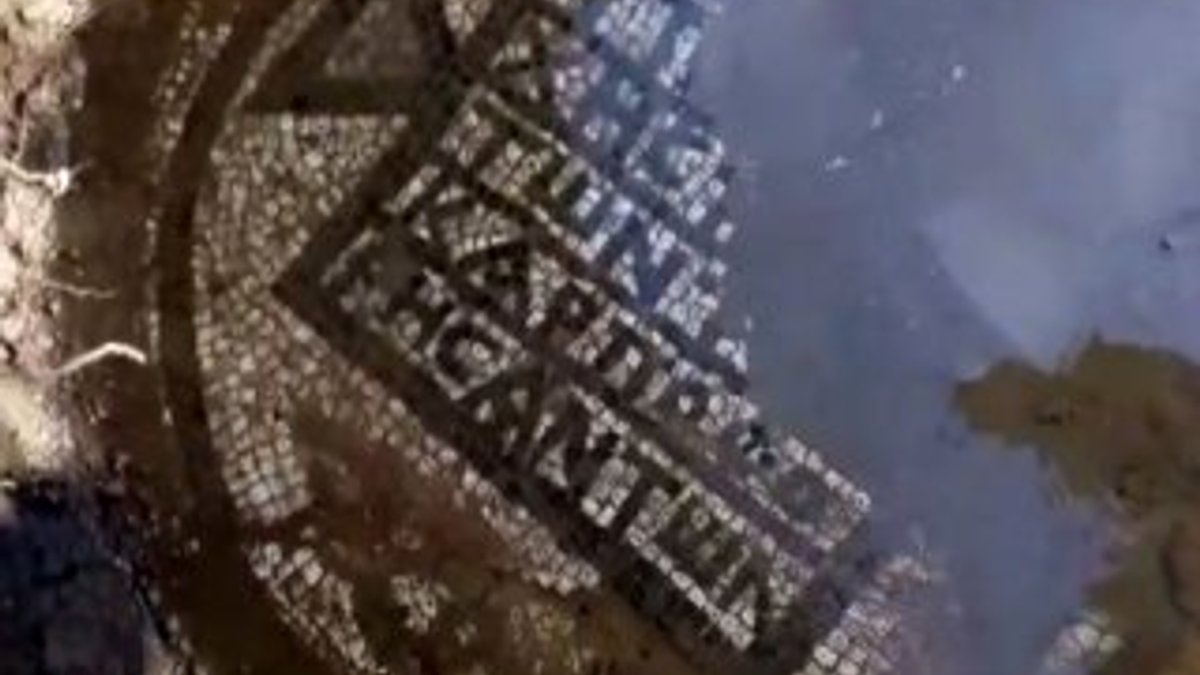 Kaçak kazıda zemin mozaiği bulundu