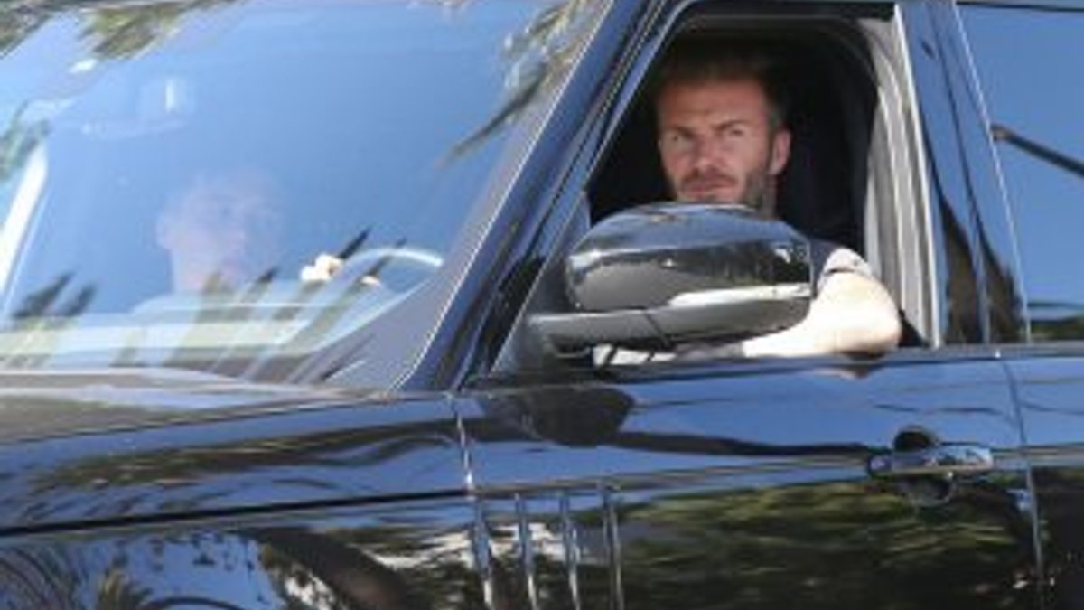 Direksiyon başında telefon kullanan Beckham'a ceza