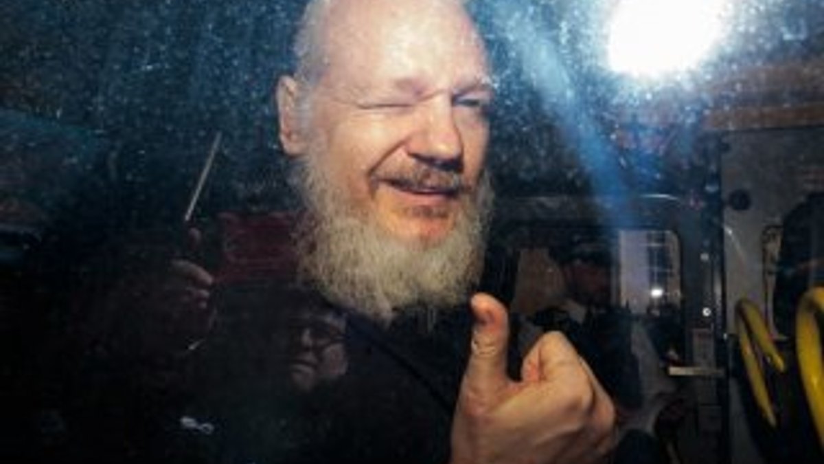 Assange'a tacizden tutuklama yok