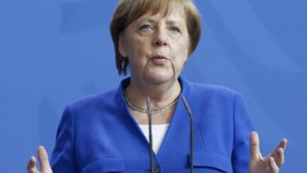 AB'den Merkel de ayrılıyor