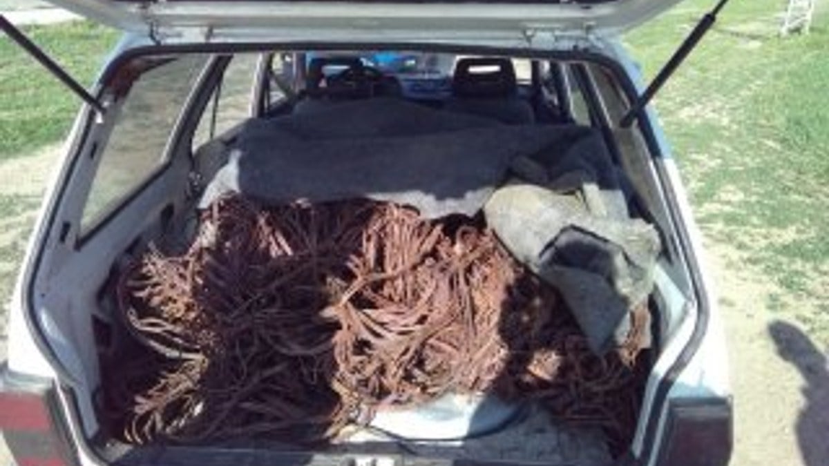 Konya'da otomobilde160 kilogram çalıntı kablo bulundu