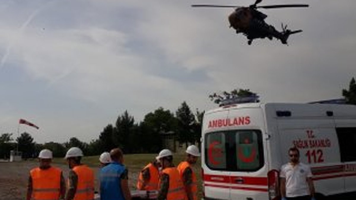Askeri helikopter, yaralı Siirtli çocuk için havalandı