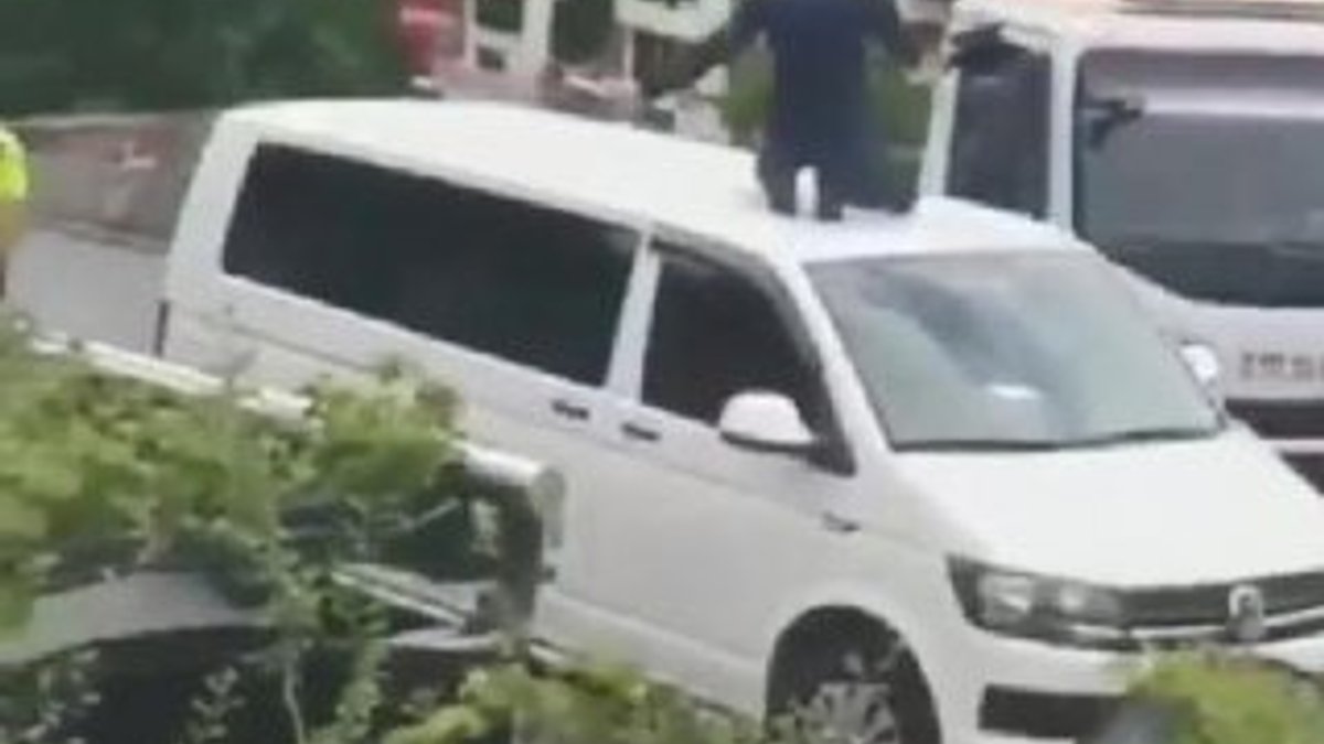Beşiktaş'ta şoför, aracı çekilince otomobilinin üzerine çıktı