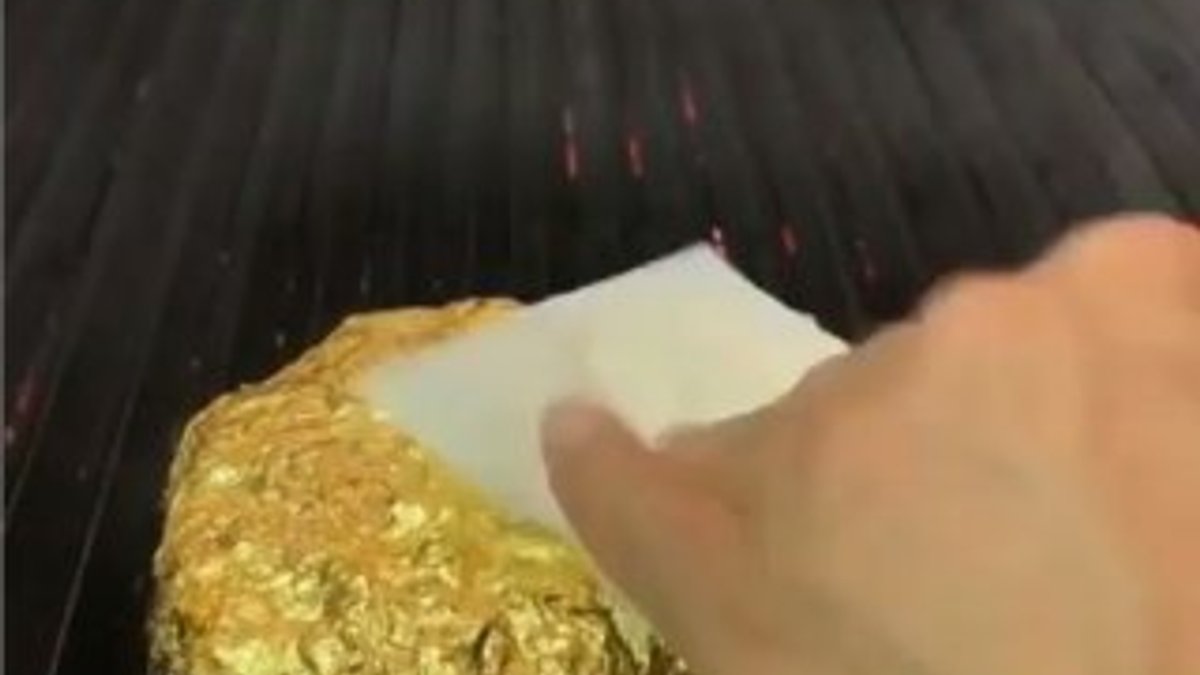 Nusret'ten altın kaplama hamburger: 300 dolar