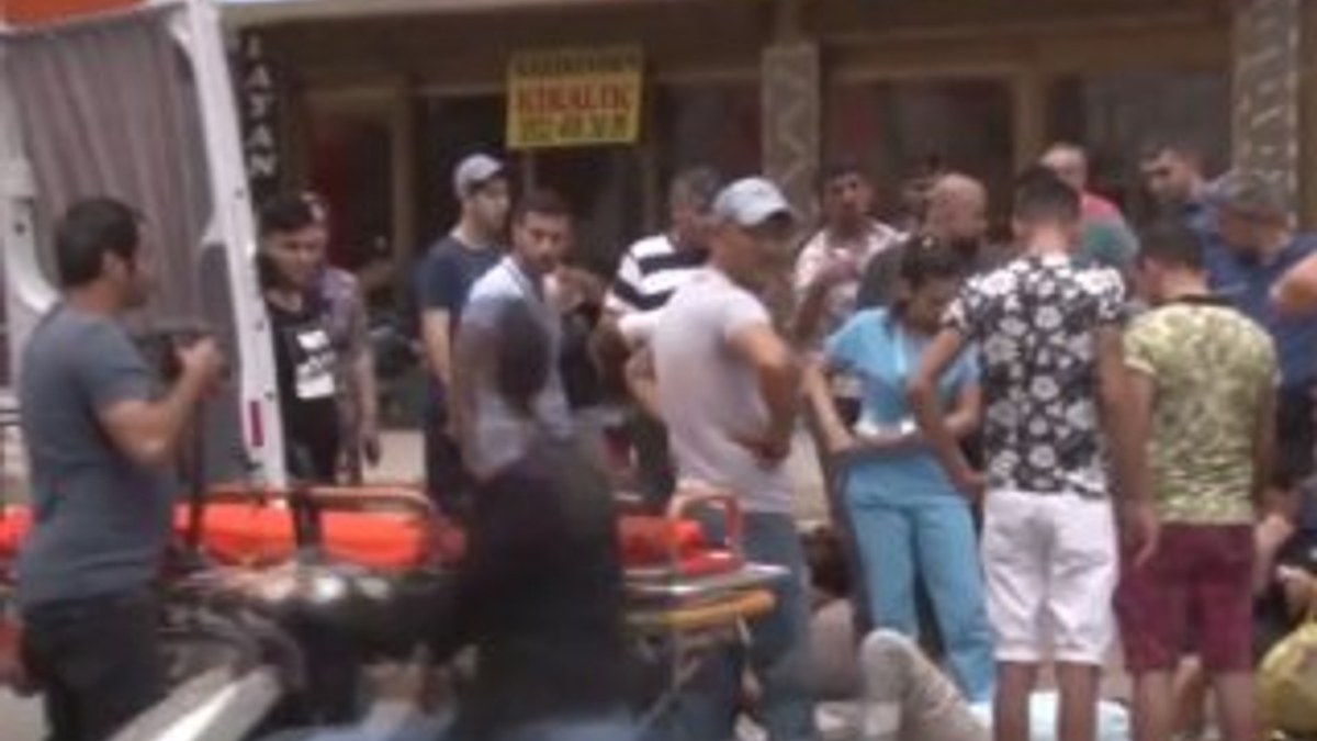 Antalya'da yaşlı adama yaya geçidinde araba çarptı