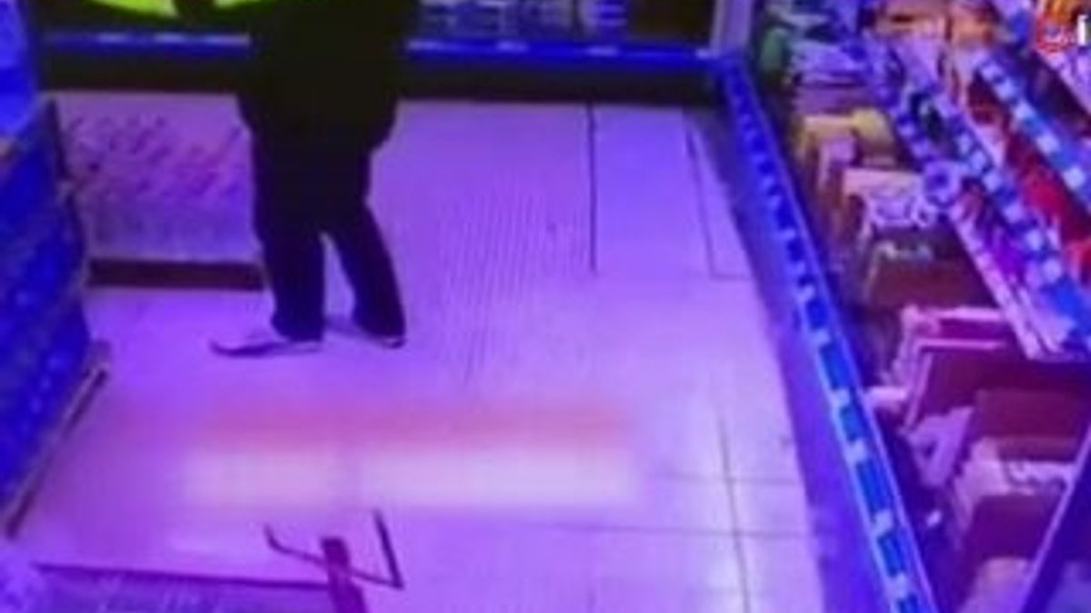 Başkent’te marketteki hırsızlık anı kameralara yansıdı