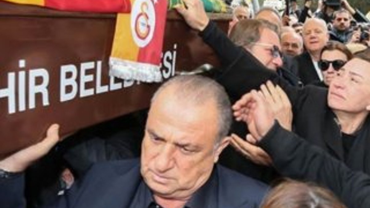 Demet Akbağ Galatasaray'ın kutlamasına katıldı