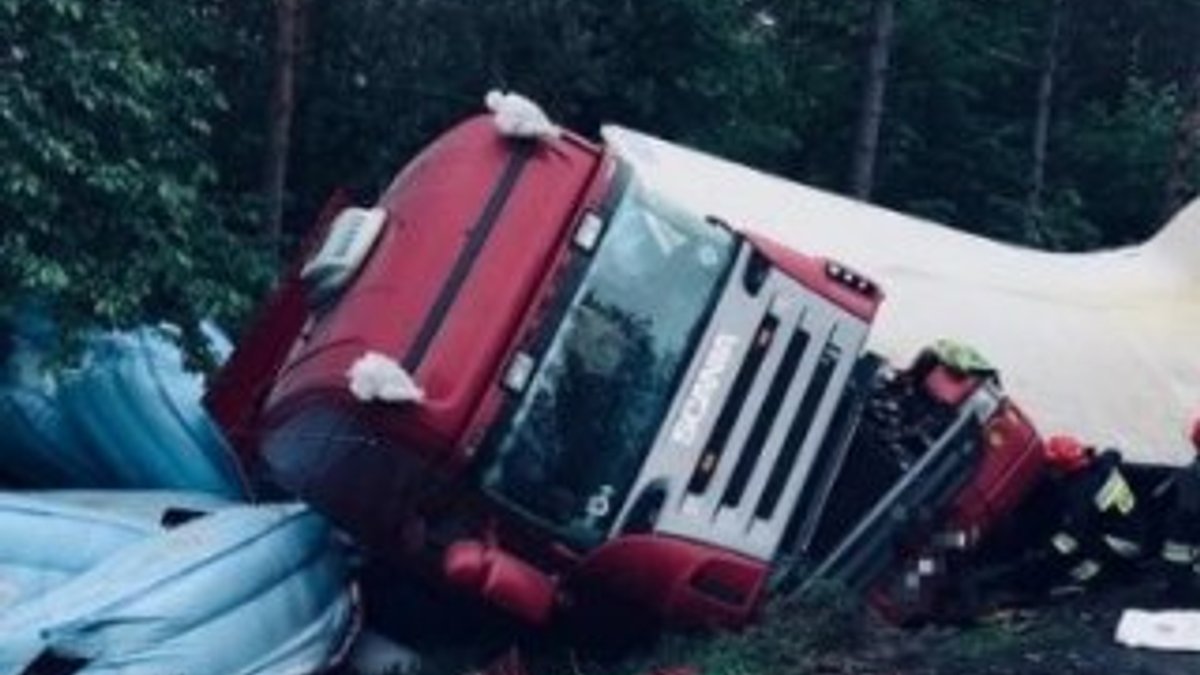 Polonya'da hatalı sollama kazaya neden oldu