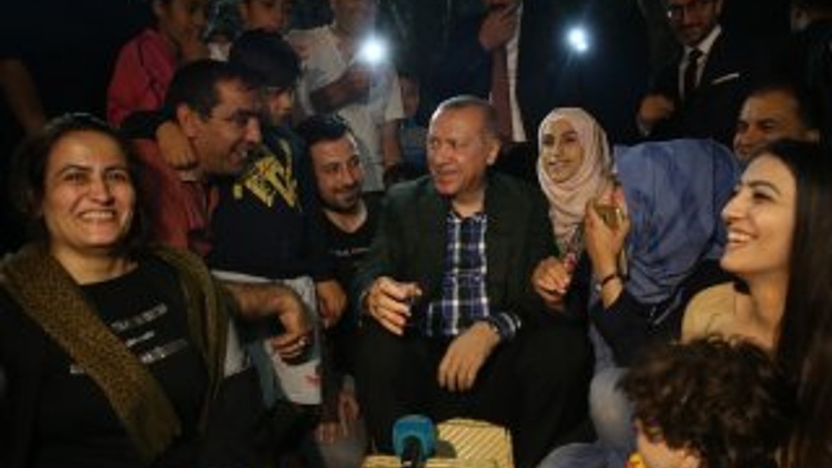 Cumhurbaşkanı Erdoğan, vatandaşlarla iftar yaptı