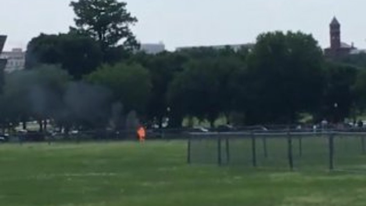 Beyaz Saray yakınlarında bir kişi kendini ateşe verdi