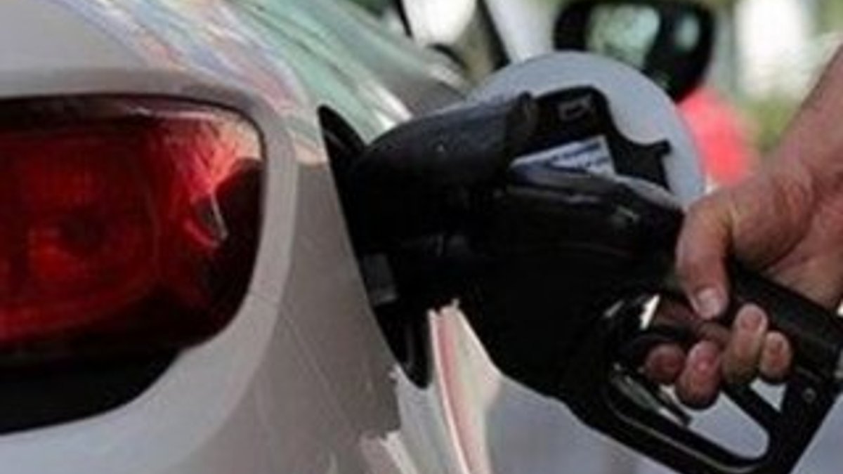 İran'da benzin yakıt kartı ile alınacak