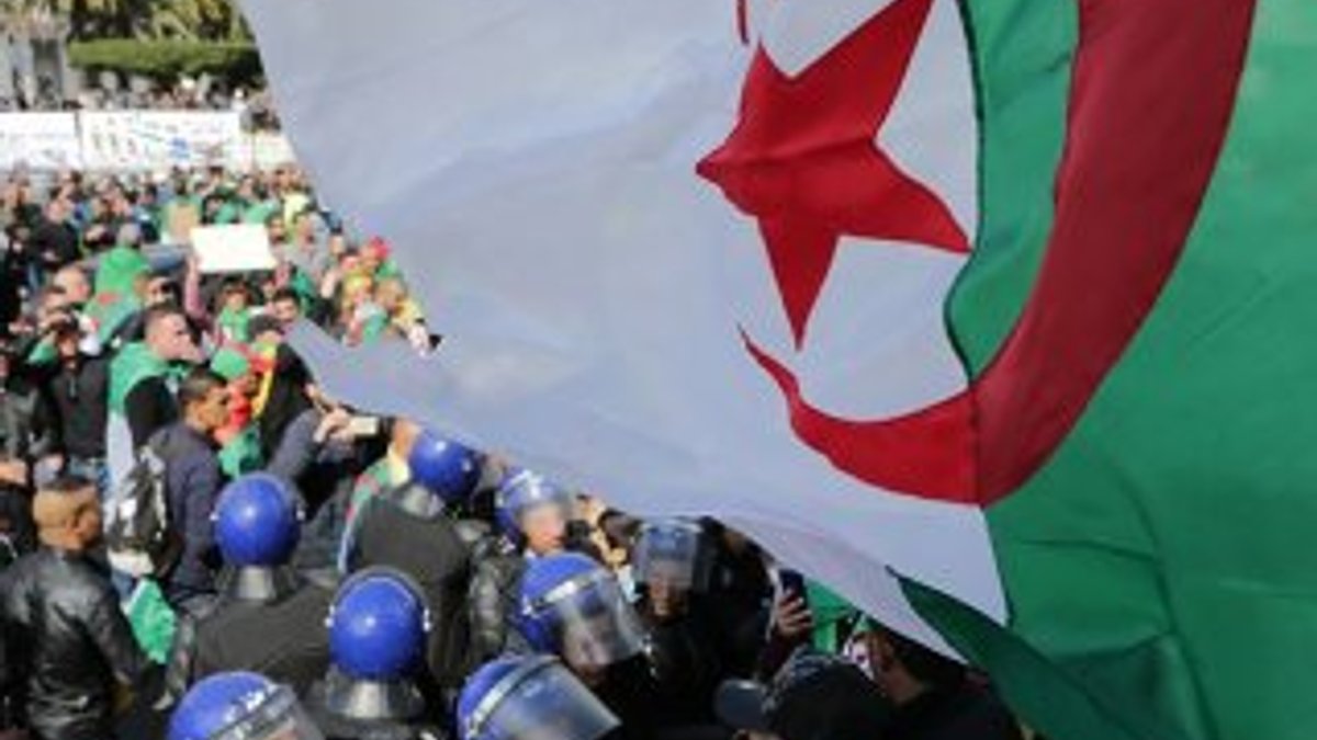 Cezayir Anayasa Konseyi'nden seçim iptal kararı