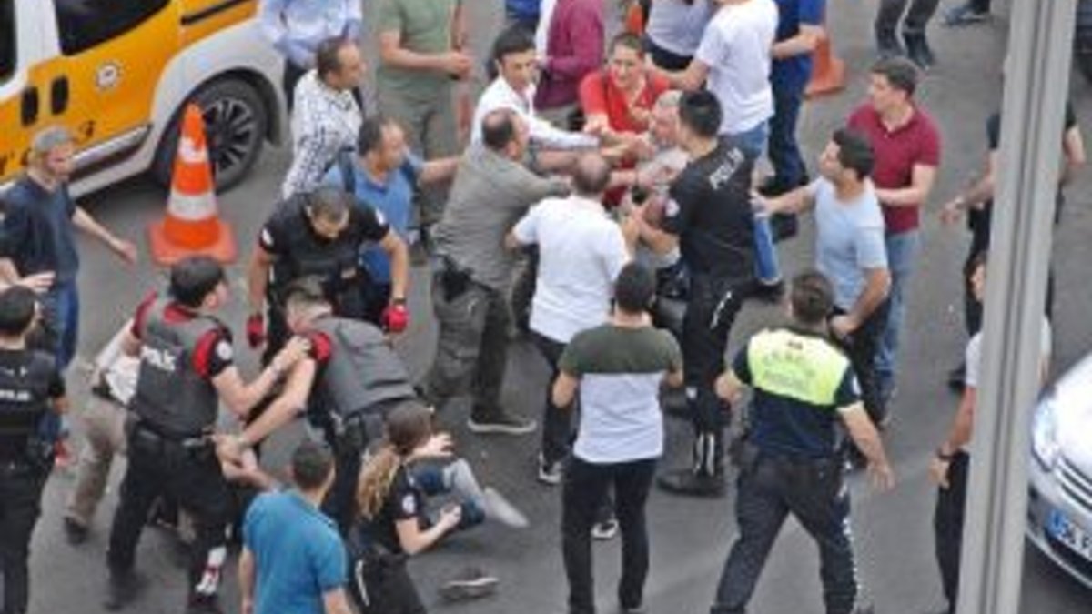 Diyarbakır'da cadde ortasında kavgaya polis müdahalesi