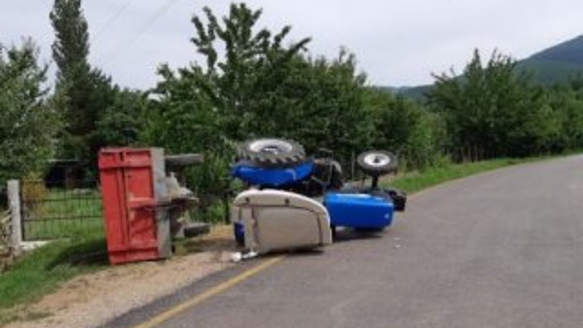 Amasya’da traktör devrildi: 4 yaralı