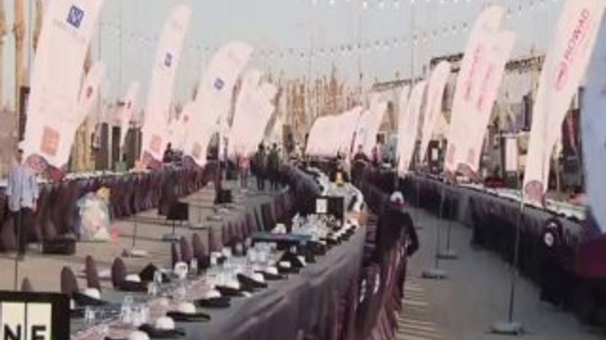 Mısır’da dünyanın en uzun iftar sofrası kuruldu
