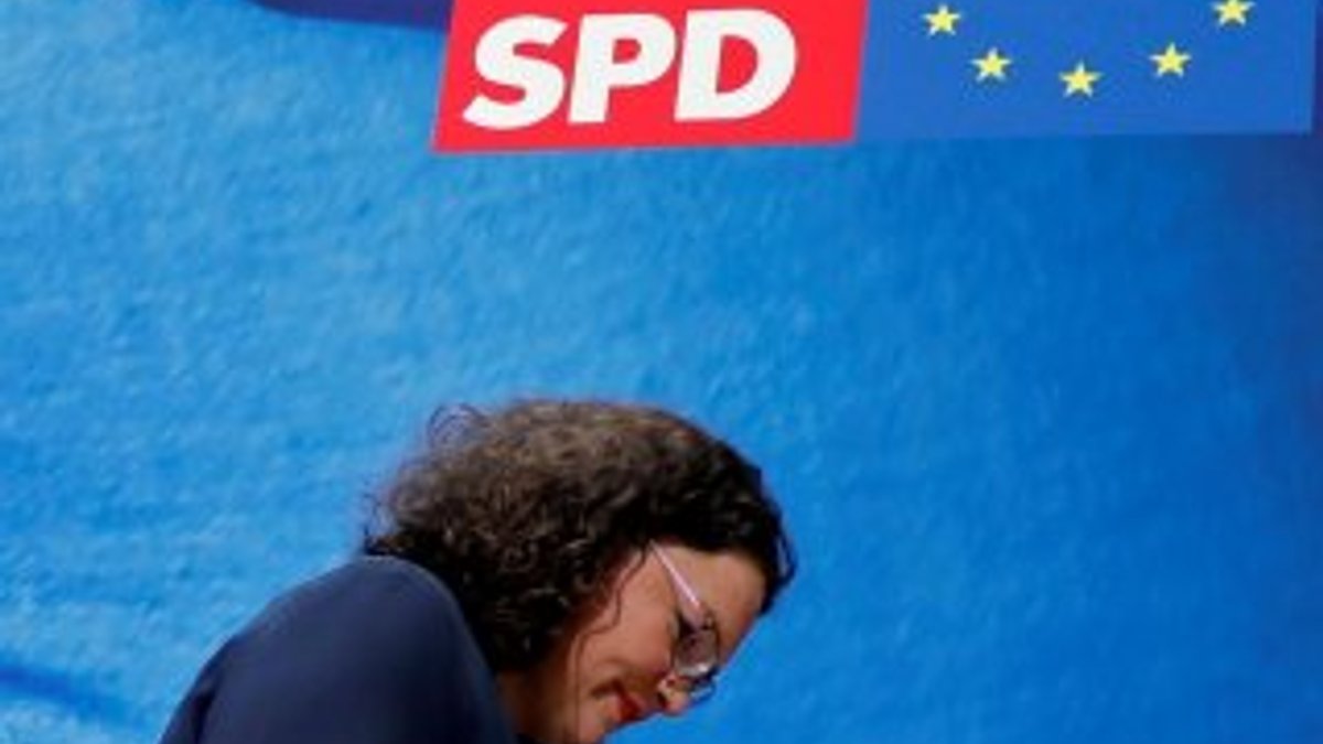 Almanya'da istifa eden SPD liderinin yerine 3 kişi bakacak