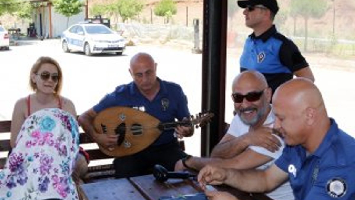 Fethiye polisinden vatandaşlara bayram senfonisi