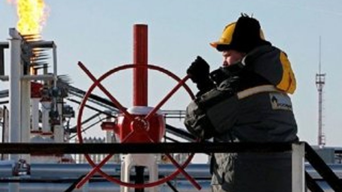 Dolara ilk darbe: Rusya ruble ile petrol sattı
