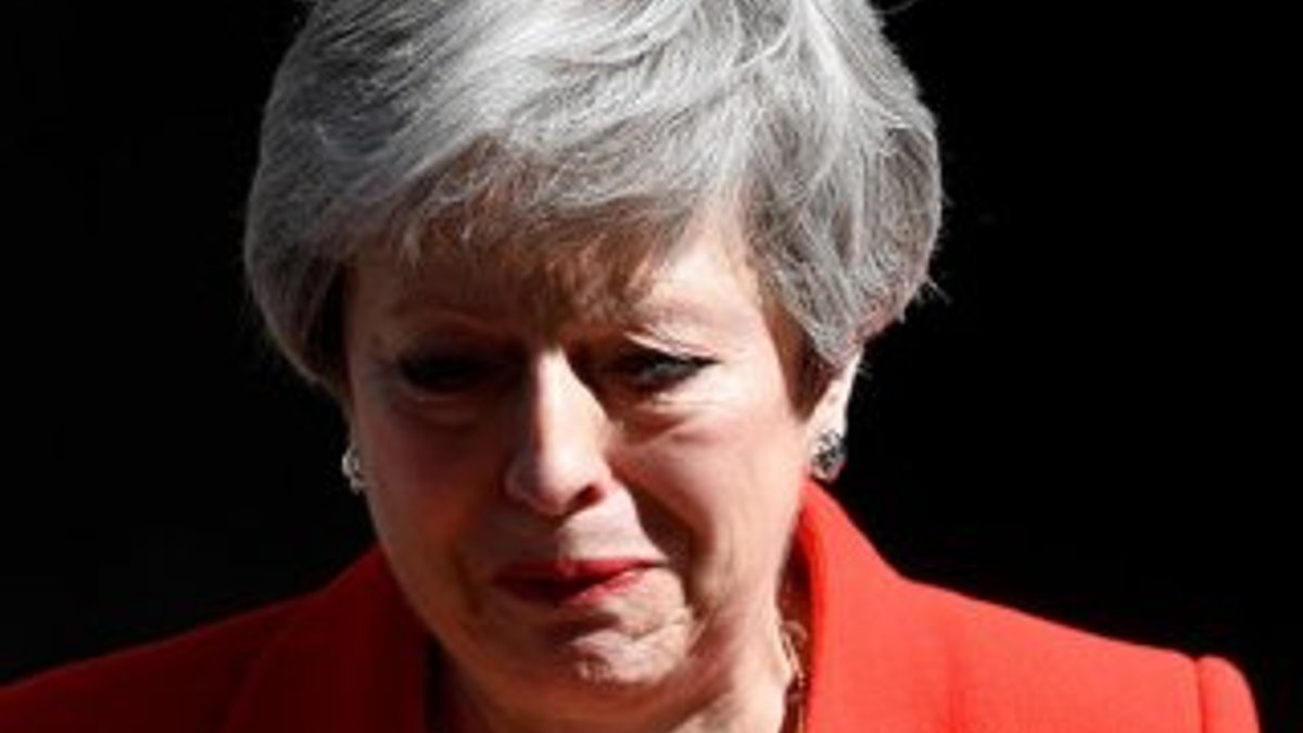 Theresa May parti liderliğini bıraktı