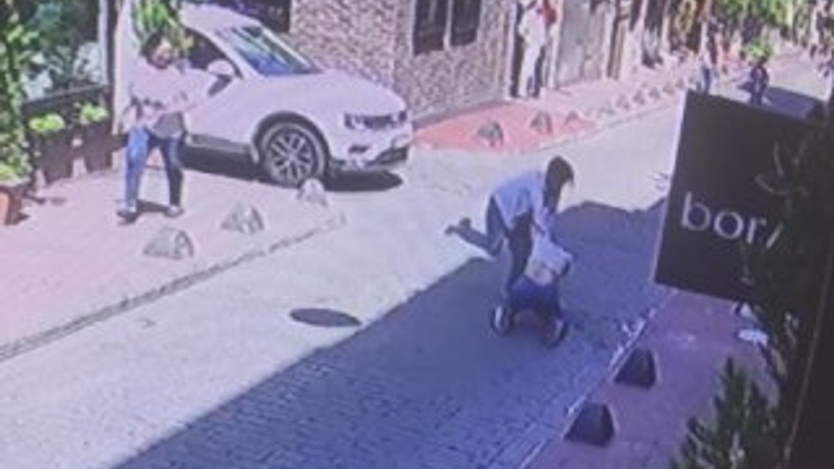 Sokak ortasında iki kadın feci şekilde darbedildi