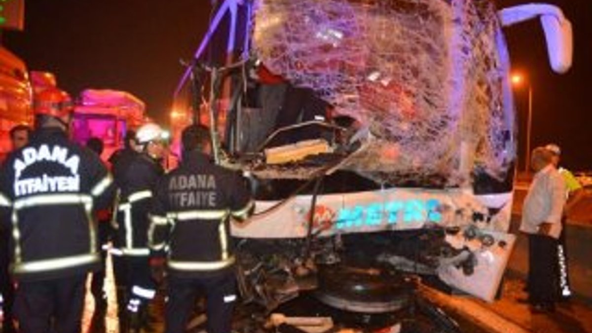 Adana’da yolcu otobüsleri kaza yaptı: 20 yaralı