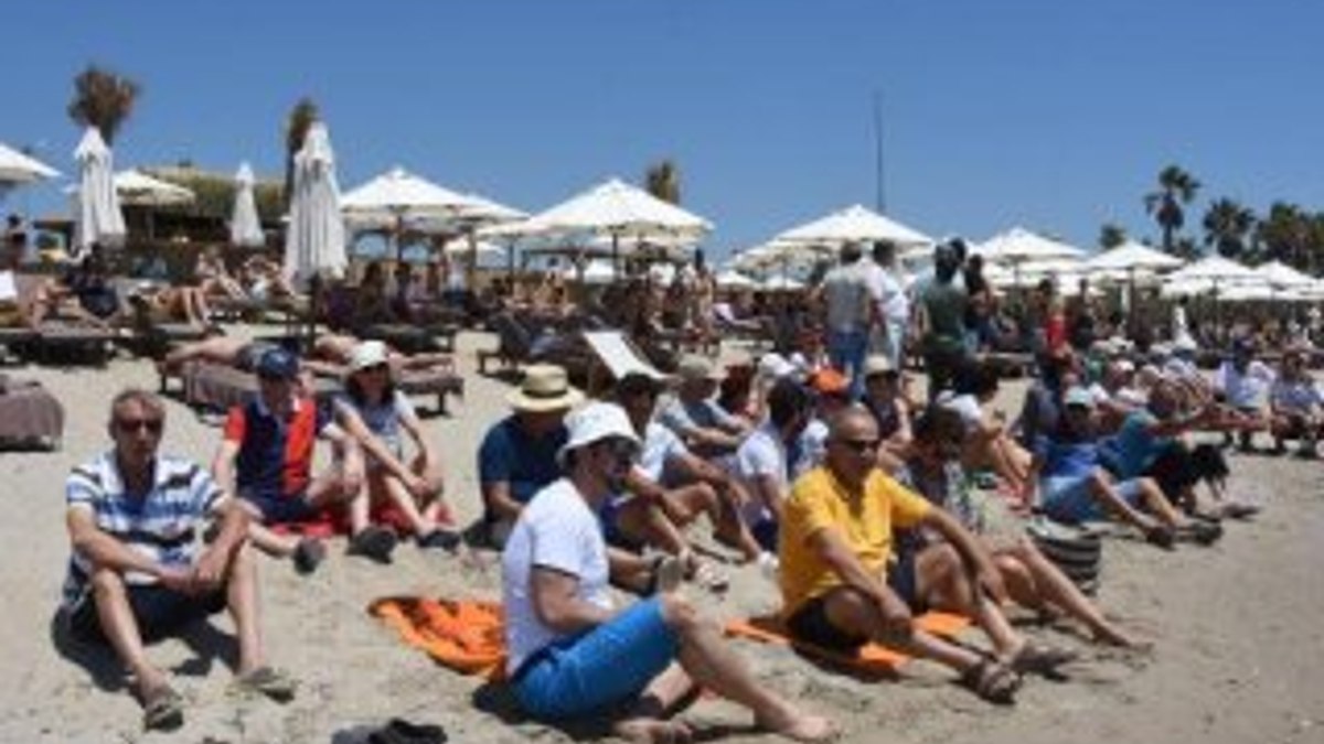 Çeşme'de halk plajını özel plaja çevirdiler