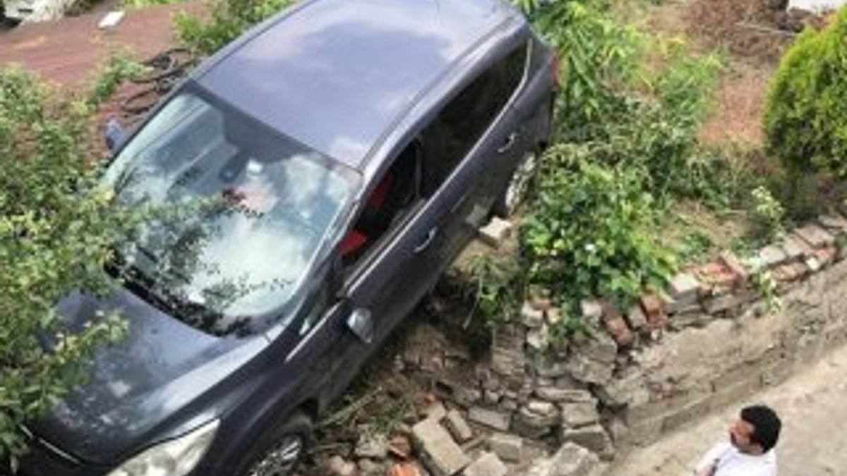 Bartın'da otomobil bahçeye uçtu: 3 yaralı