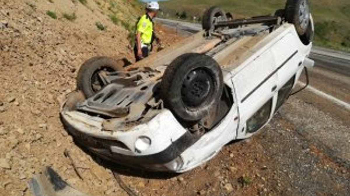 Sivas'ta otomobil takla attı: 6 yaralı