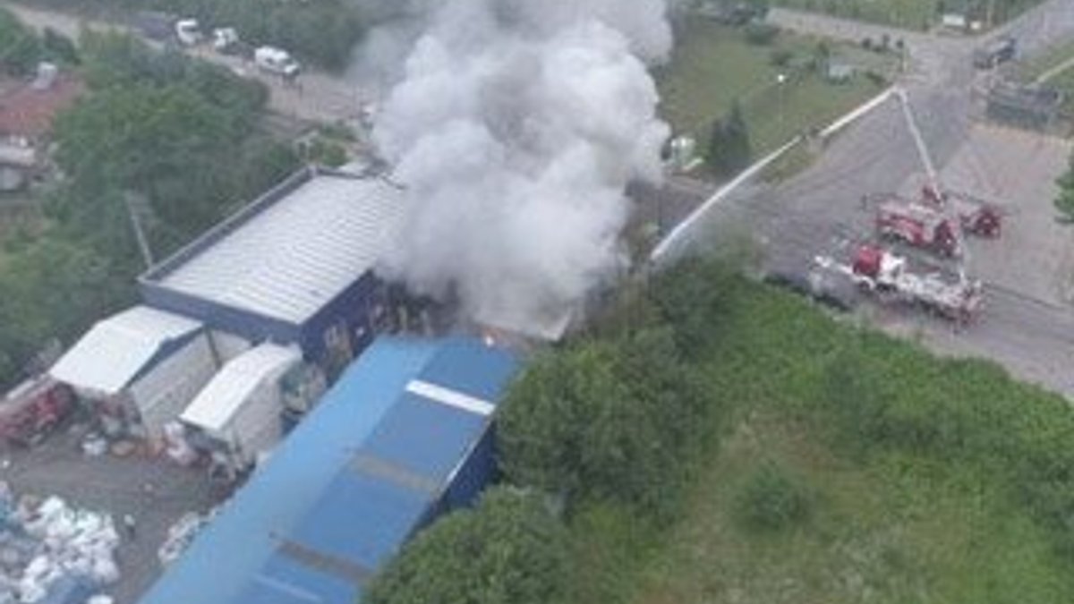 Kocaeli'de atık pil fabrikasında yangın