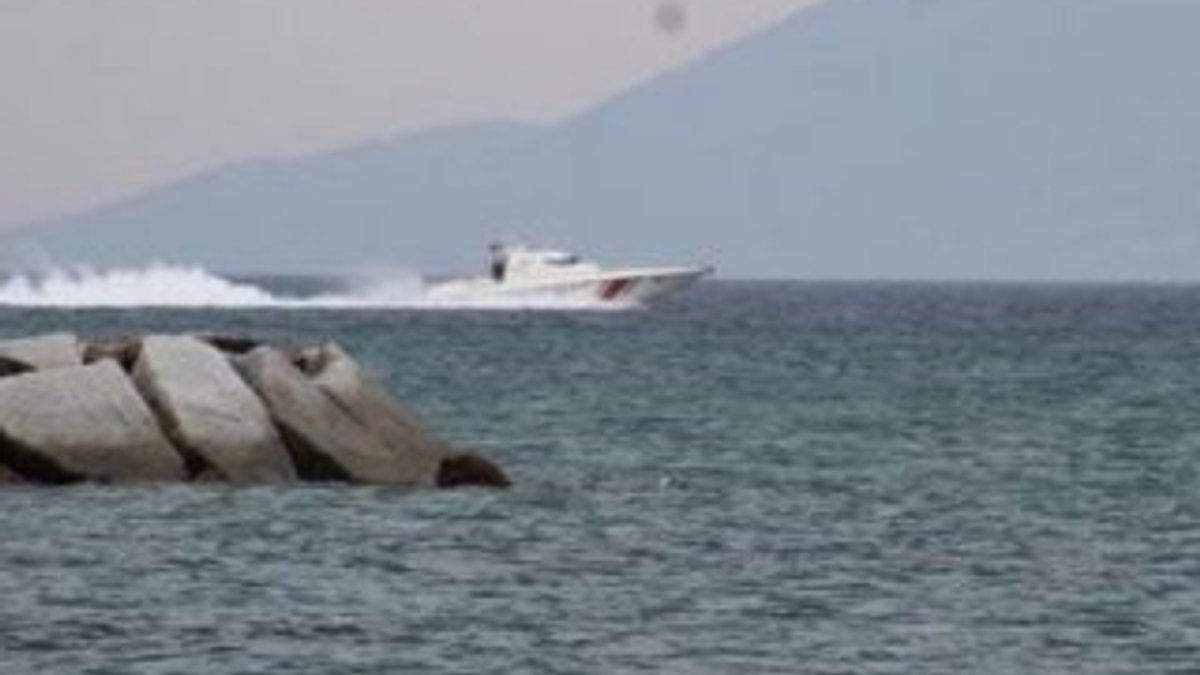 Ege Denizi'nde göçmenleri taşıyan bot battı
