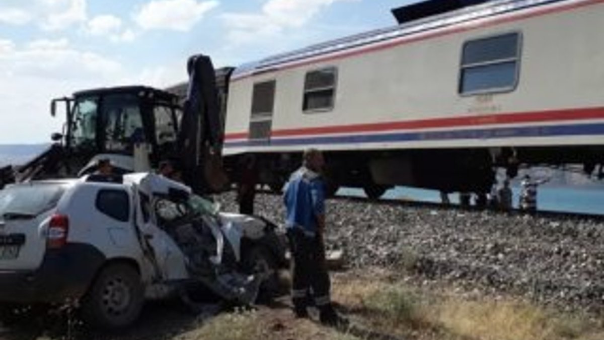 Elazığ’da tren otomobile çarptı: 1 ölü, 2 yaralı