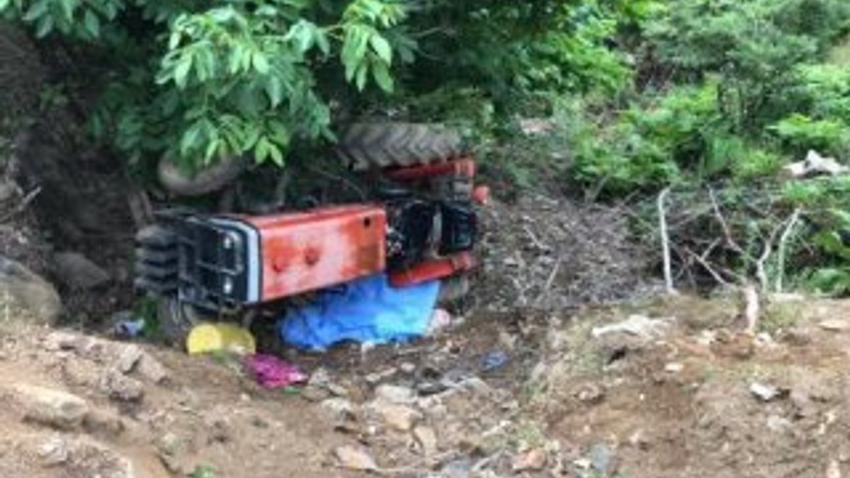 Manisa'da traktör dereye devrildi: 1 ölü, 1 yaralı