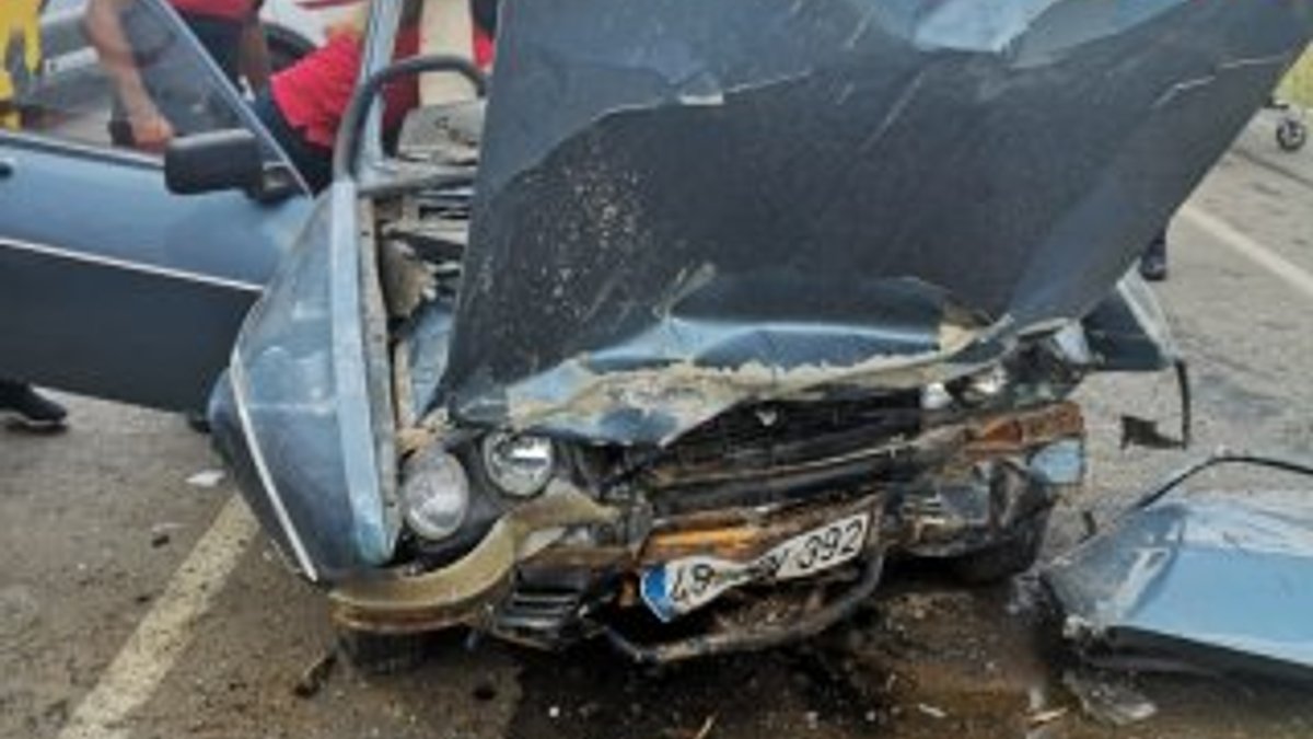 Muğla'da iki araç kafa kafaya çarpıştı: 6 yaralı
