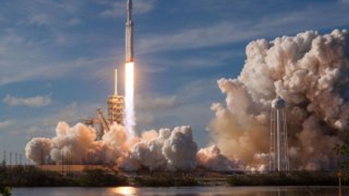 SpaceX, Kanada'ya ait 3 uyduyu Falcon 9 ile uzaya fırlattı